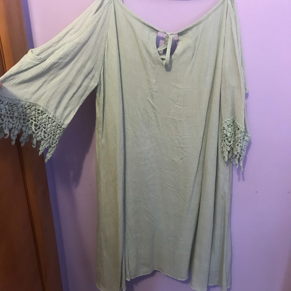 Cute sleeved dress